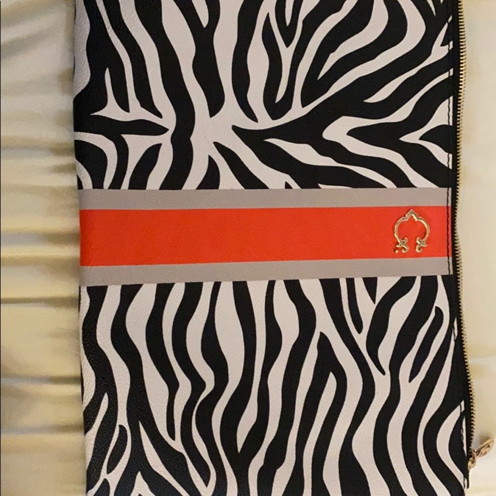 C wonder zebra clutch